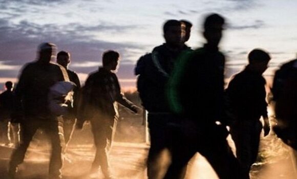 Έβρος: Τούρκοι ξύπνησαν κόσμο και υποκίνησαν σφοδρές επιθέσεις στον φράκτη