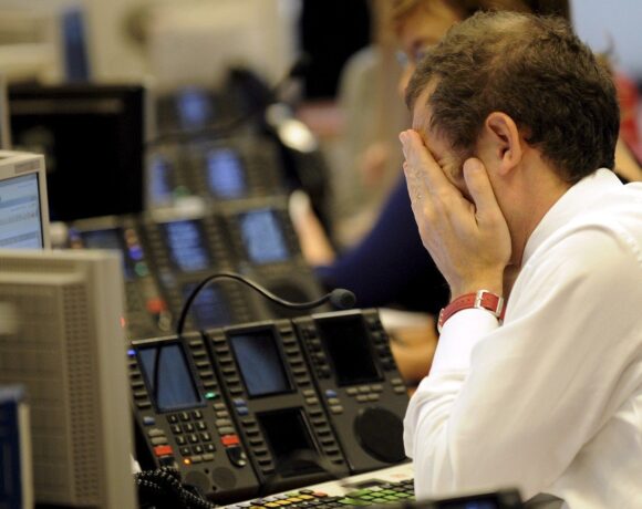 Βουτιά 10,7% κατέγραψε το πετρέλαιο