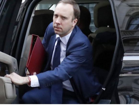 Βρετανία : Μετά τον Τζόνσον θετικός στον κοροναϊό και ο υπουργός Υγείας