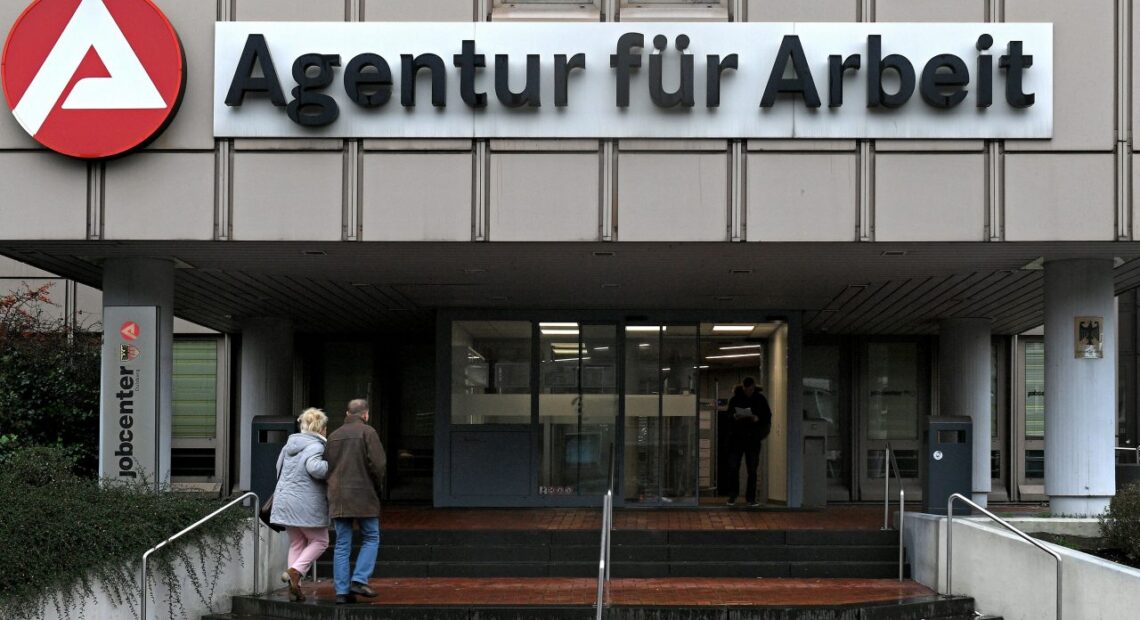 Γερμανία – ανεργία Μαρτίου: Ηρεμία πριν τη μεγάλη καταιγίδα