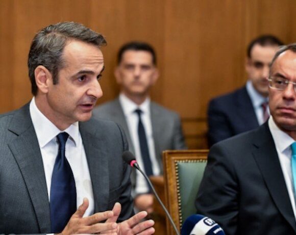 Επεκτείνεται το δίχτυ προστασίας επιχειρήσεων και εργαζομένων κόντρα στον κορωνοϊό