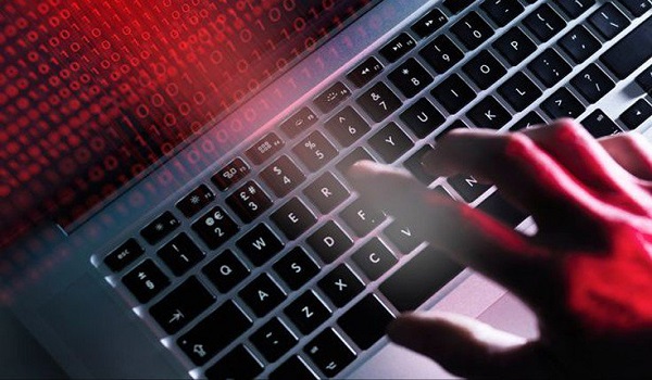 Εργασία από το σπίτι: Οι ειδικοί κρούουν τον κώδωνα του κινδύνου για τους χάκερς