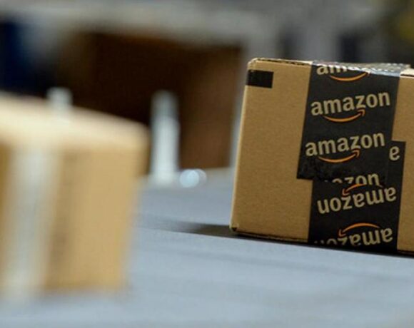 Η Amazon σταματάει να δέχεται παραγγελίες για ορισμένα μη απαραίτητα προϊόντα σε Γαλλία και Ιταλία