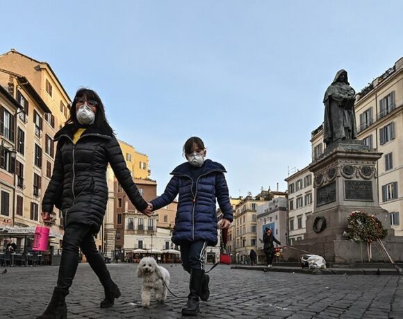 Ιταλία: Στην Νάπολη ξεκίνησαν τα κατ΄οίκον τέστ ανίχνευσης του ιού