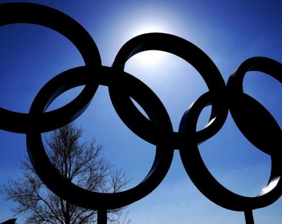 Καμπάνια από τη ΔΟΕ με χάσταγκ #staystrong