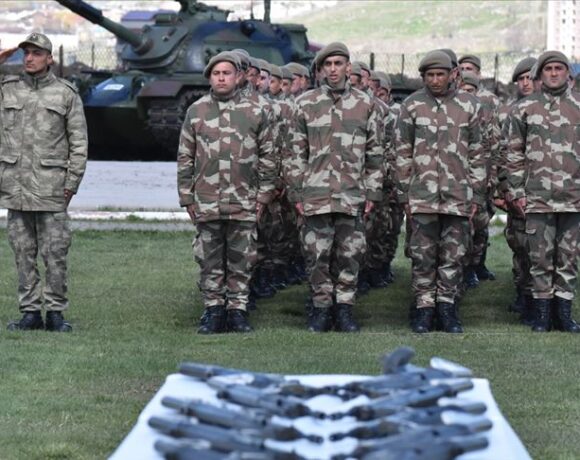 Κοροναϊός : Η Τουρκία ανέστειλε την κατάταξη των νέων στρατευσίμων – Στους 37 οι νεκροί