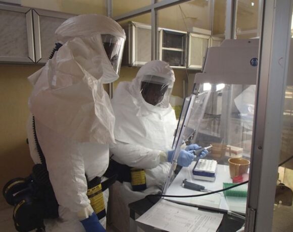 Κοροναϊός : Θεραπεία με έγχυση πλάσματος πρώην ασθενών πιθανόν να λειτουργήσει ως φάρμακο