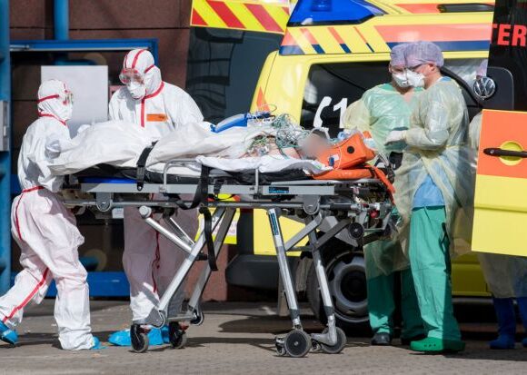 Κοροναϊός – Ιταλία : Τριάντα ένας γιατροί πέθαναν – Προβλήματα σε οίκους ευγηρίας