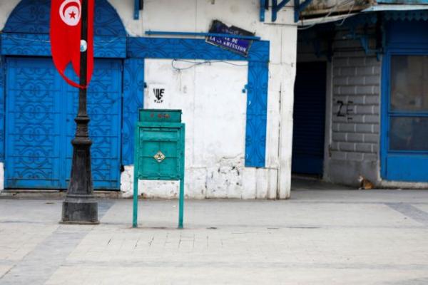 Κοροναϊός: Κλείστηκαν οικειοθελώς σε εργοστάσιο για να φτιάξουν μάσκες