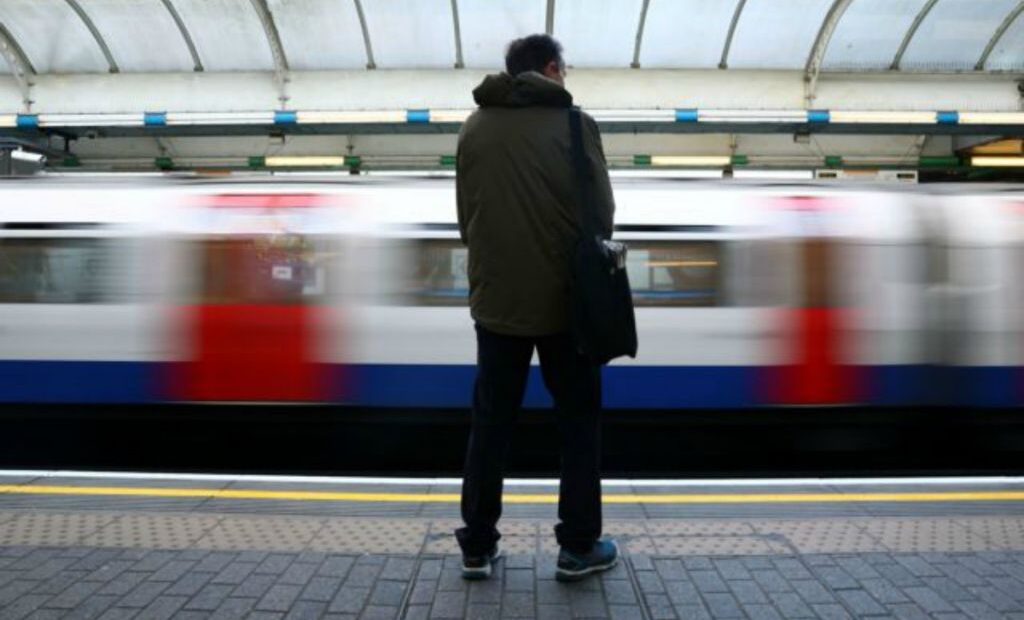 Κοροναϊός – Λονδίνο : Παρά τις απαγορεύσεις το μετρό είναι γεμάτο