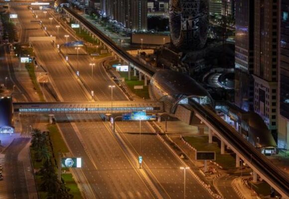 Κοροναϊός: Ο «πόλεμος» με τον ιό και η επόμενη δύσκολη ημέρα στα χαλάσματα