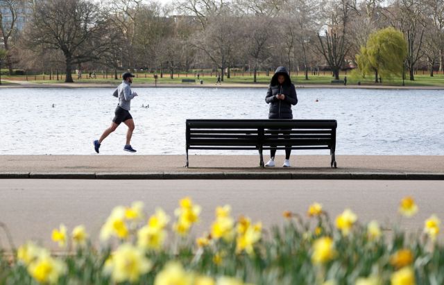 Κοροναϊός : «Οργουελικά» σχέδια στη Βρετανία – Ετοιμάζουν εφαρμογή «φακελώματος» κρουσμάτων
