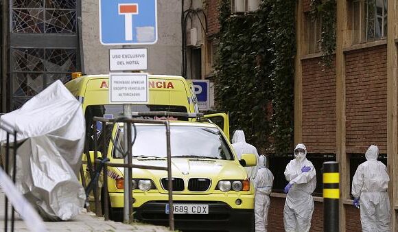 Κορωνοϊός: 838 θάνατοι στην Ισπανία σε 24 ώρες – Πιθανόν ως τον Ιούνιο το βρετανικό Lockdown