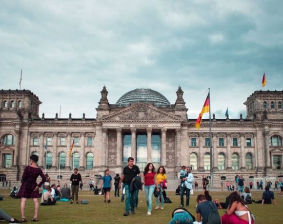 Κορωνοϊός – Γερμανία: Απαγορεύονται οι συναθροίσεις άνω των δύο ατόμων