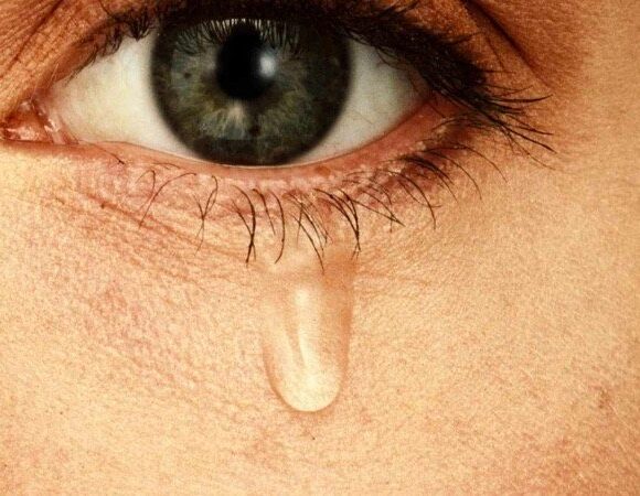 Κορωνοϊός: Δεν αγαπάει τα δάκρυα