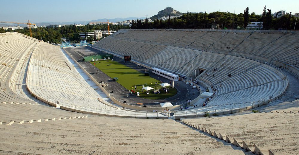 Μόνο οι απαραίτητοι στην τελετή παράδοσης της Φλόγας