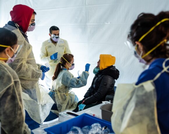 Νέα θεραπεία για τον κορωνοϊό: Αίμα θεραπευμένων σε ασθενείς εγκρίνει το Fda