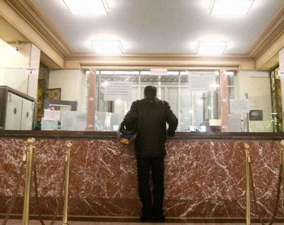 Ποιες συναλλαγές δεν θα πραγματοποιούνται στα γκισέ των τραπεζών λόγω κορωνοϊού