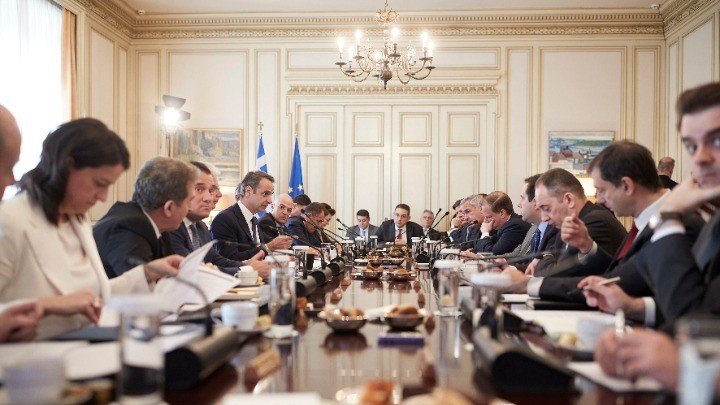 Πρώτο υπουργικό με τηλεδιάσκεψη για τα μέτρα κατά του κορωνοϊού