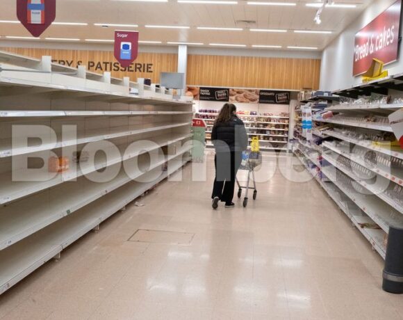 Ρεκόρ 10ετίας στις πωλήσεις των σουπερμάρκετ στη Βρετανία