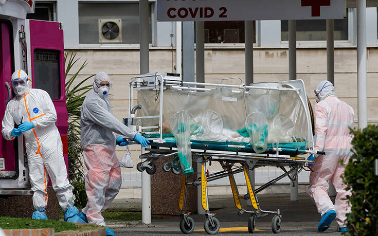 «Σε μια εβδομάδα τσάκισα τα χέρια μου» περιγράφει νοσηλεύτρια στη Φλωρεντία