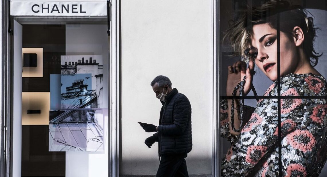 Στη «μάχη» της μάσκας ο οίκος Chanel