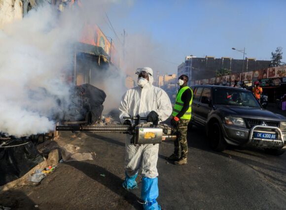 Σύνορα ερμητικά κλειστά: Ο κοροναϊός «λυγίζει» την Ευρώπη και «θερίζει» τις ΗΠΑ