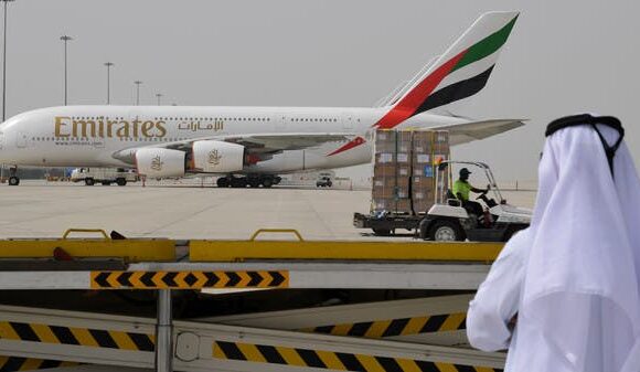 Τα Ηνωμένα Αραβικά Εμιράτα αναστέλλουν όλες τις επιβατικές πτήσεις για δύο εβδομάδες