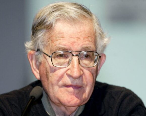 Τι λέει για τον κοροναϊό ο Νόαμ Τσόμσκι: «Πυρά» κατά Τραμπ – Ύμνοι για Κούβα