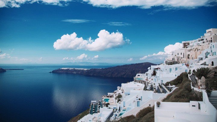 Τι προτείνει το υπουργείο Τουρισμού για τις ακυρώσεις στις κρατήσεις