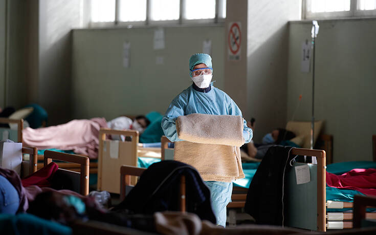 Τραγωδία χωρίς τέλος στην Ιταλία: «Άνθρωποι έρχονται κατευθείαν από τα σπίτια τους στα Επείγοντα και βρίσκονται ήδη σε σοβαρή κατάσταση»