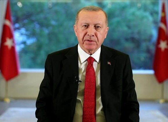 Όνειρο ζει ο Ερντογάν: Κάτωχρος, υπόσχεται «λαμπρές μέρες σε 3 εβδομάδες» – αλλά η κατάσταση έχει ξεφύγει