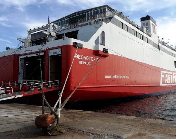 Ύποπτο κρούσμα κορωνοϊού σε επιβατηγό πλοίο που έφτασε από Μύκονο