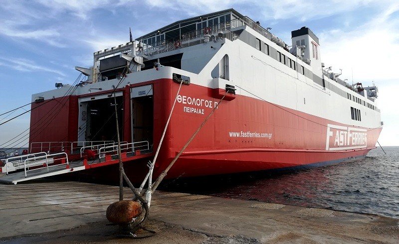 Ύποπτο κρούσμα κορωνοϊού σε επιβατηγό πλοίο που έφτασε από Μύκονο