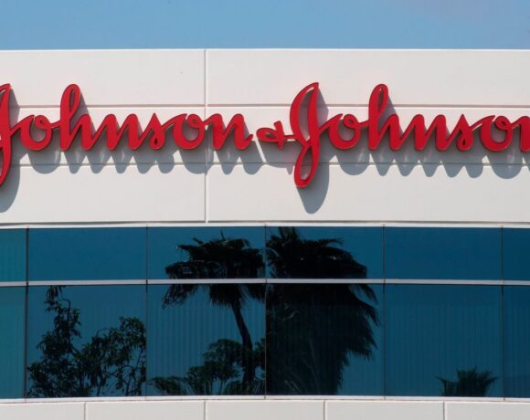 Johnson & Johnson: Ξεκινάει δοκιμές εμβολίου σε ανθρώπους τον Σεπτέμβριο