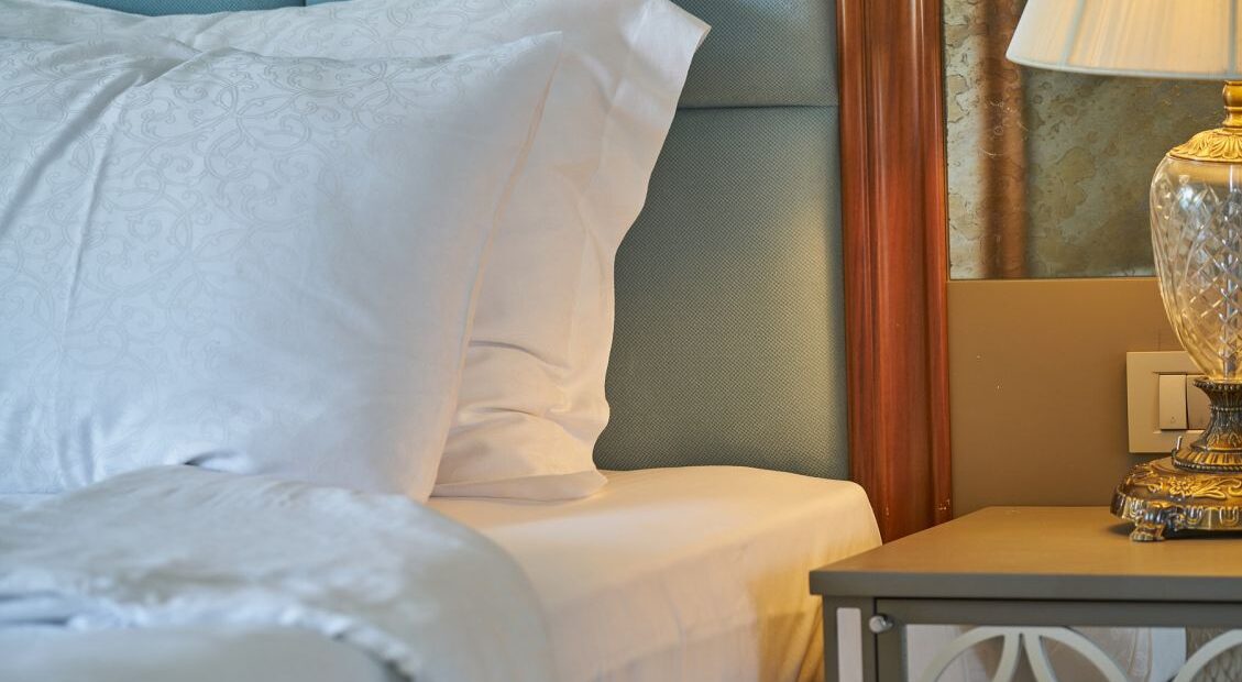 Ministry: Greek Hotels That Remain Open To Host Medical Personnel, Armed Forces, Etc.