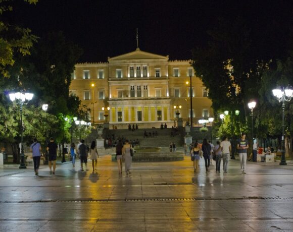 Poll: Coronavirus Repercussions On Economy Worry Greeks