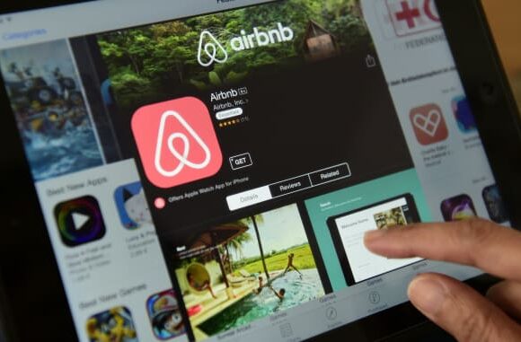 Airbnb: Στήριξη $1 δισ