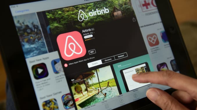 Airbnb: Στήριξη $1 δισ