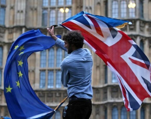 Brexit: Βρετανία και ΕΕ ξεκινούν τηλεδιασκέψεις για μία εμπορική συμφωνία