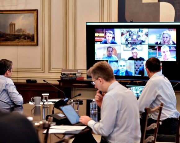 Άρση των μέτρων: Τι προβλέπει το επιχειρησιακό σχέδιο για επιστροφή στην ομαλότητα