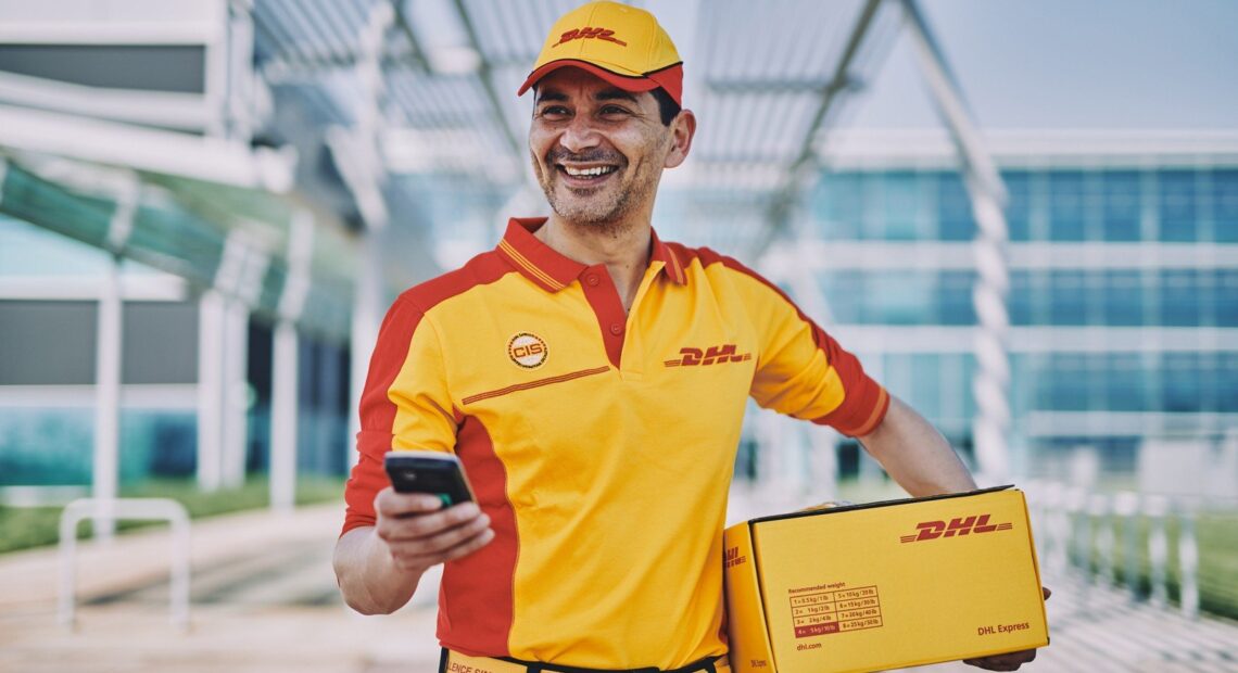 Έφοδος και στην Dhl – Συνεχίζονται οι έλεγχοι στις εταιρείες ταχυμεταφορών