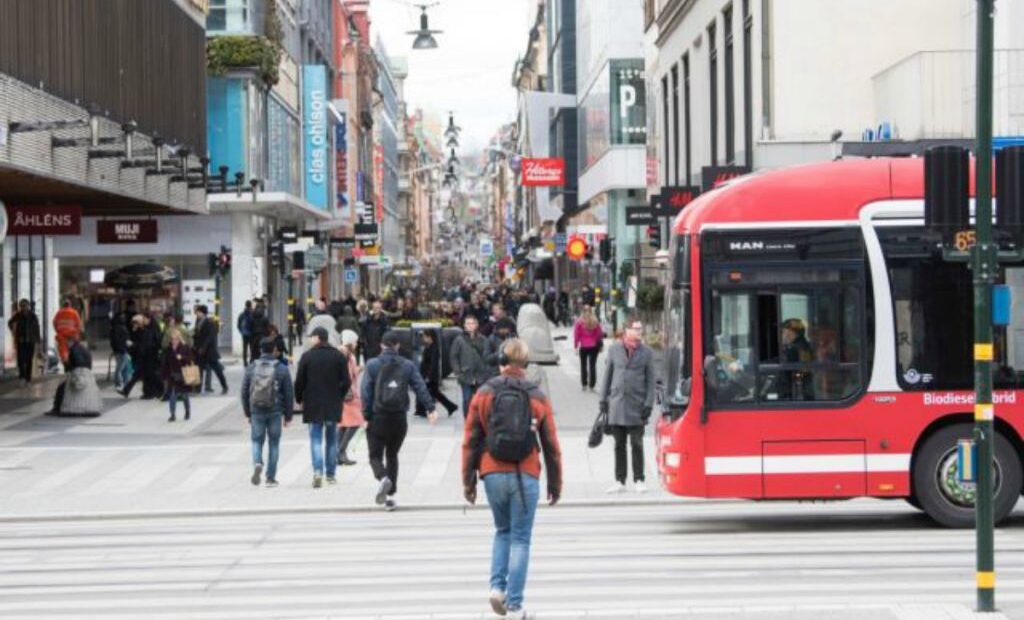 Ανάλυση: Γιατί οι Σουηδοί αντιμετωπίζουν με χαλαρά μέτρα τον κοροναϊό