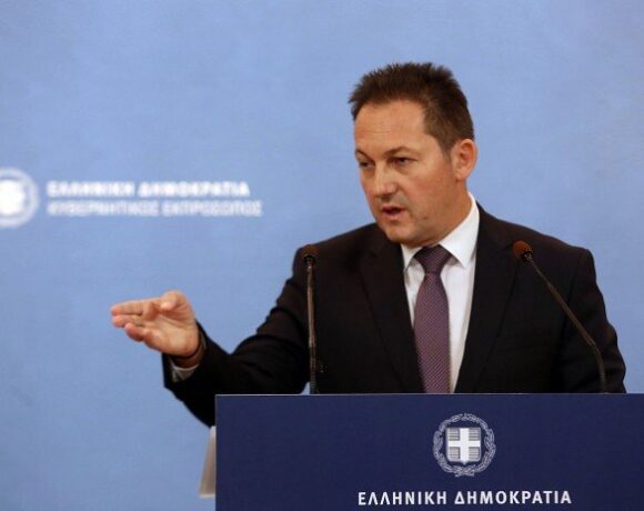 Απαγόρευση κυκλοφορίας: Νέα μέτρα προανήγγειλε ο Πέτσας