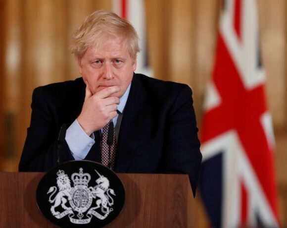 Βρετανία – κοροναϊός: Ο Τζόνσον αναρρώνει, η κυβέρνηση δέχεται «πυρά»