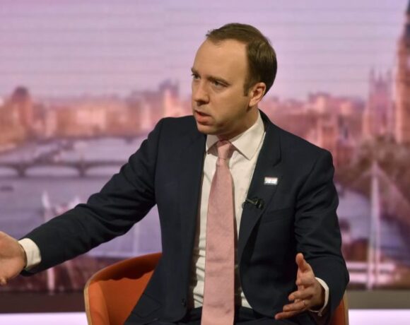 Βρετανία: Ξεκινά δοκιμές εμβολίου για τον κορωνοϊό σε ανθρώπους