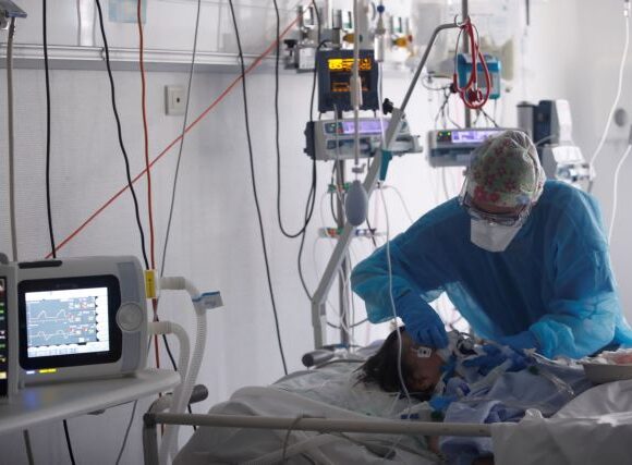 Γαλλία: Ακόμη 761 νεκροί από κοροναϊό