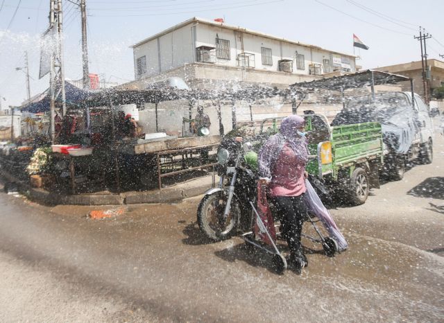 Δακρυγόνα, ξυλοδαρμοί και χλωρίνη: Τα πιο ακραία μέτρα στο όνομα του κοροναϊού