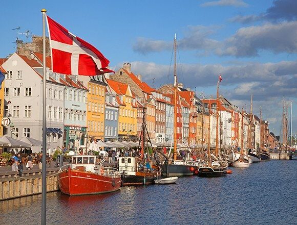 Δανία: Η πρώτη ευρωπαϊκή χώρα που ανοίγει σχολεία