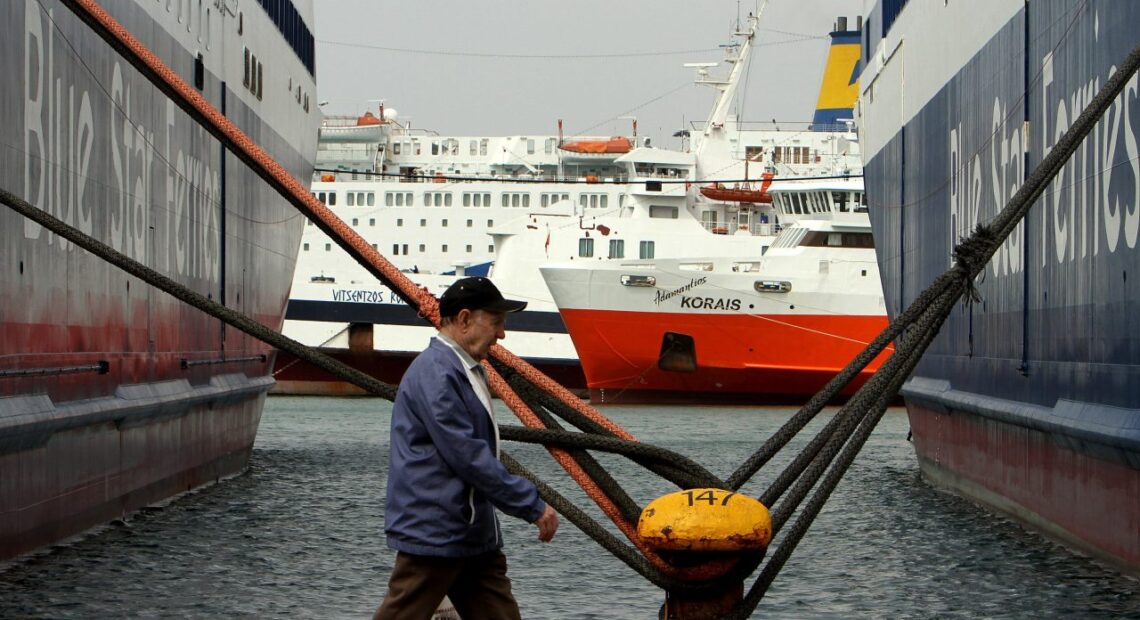 Εικόνα κατάρρευσης για την Ακτοπλοΐα – Πειραιάς Σαντορίνη σε …10 ώρες εν μέσω κορωνοϊού